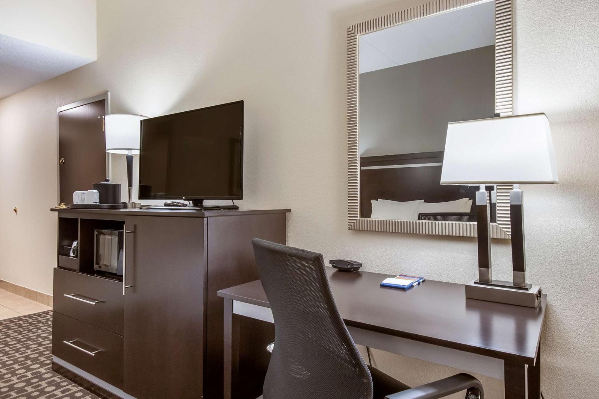 Hotel Hampton West 3*