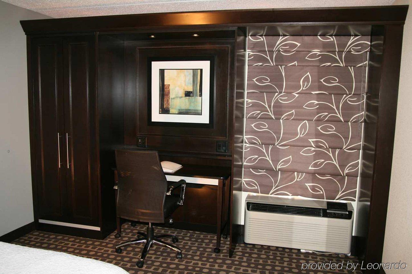 Hotel Hampton West 3*